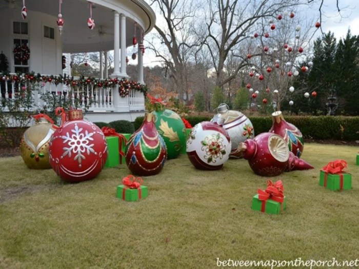 Giant Christmas Decorations A Festive Guide