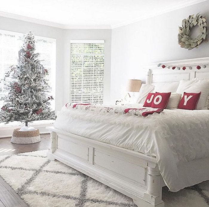 Christmas Bedroom Decor Off-White Quilt Magic