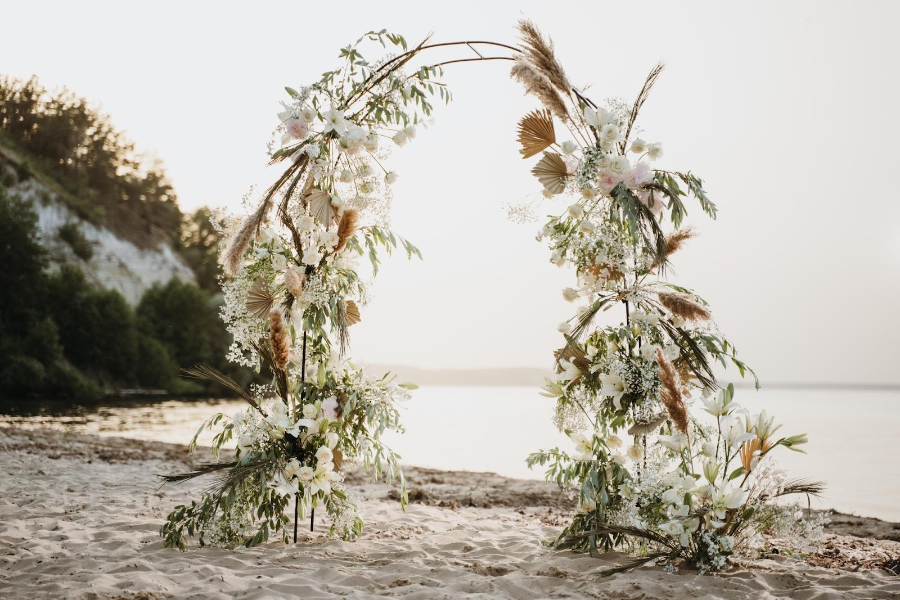 Boho Lake Wedding Decor A Dreamy Lakeside Celebration