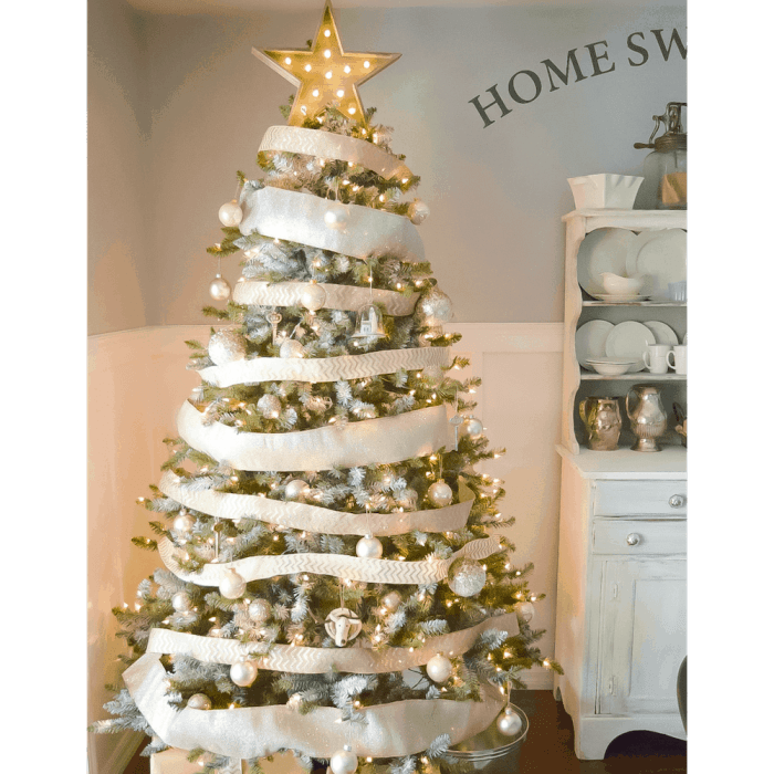 Christmas Tree Decoration Gold And White